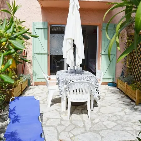Villa 2 Chambres Climatisee Dans Avec Piscine 700m *
